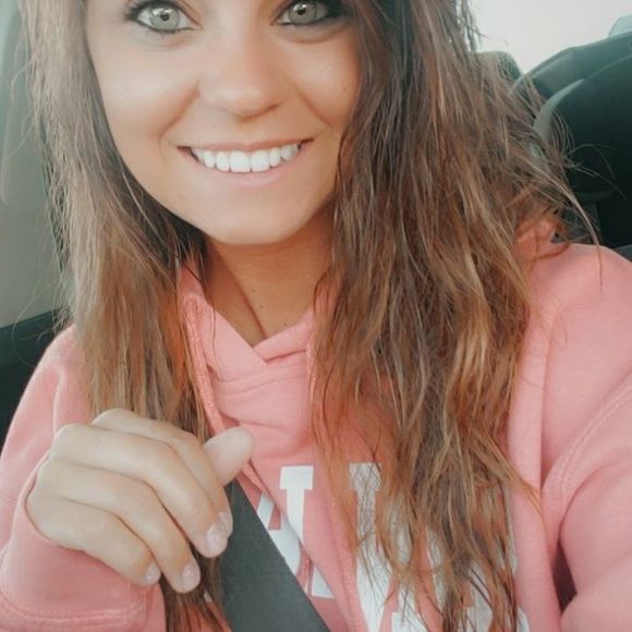 Profile Picture of Nikki Tidwell (@blowthisjoint) on Poshmark