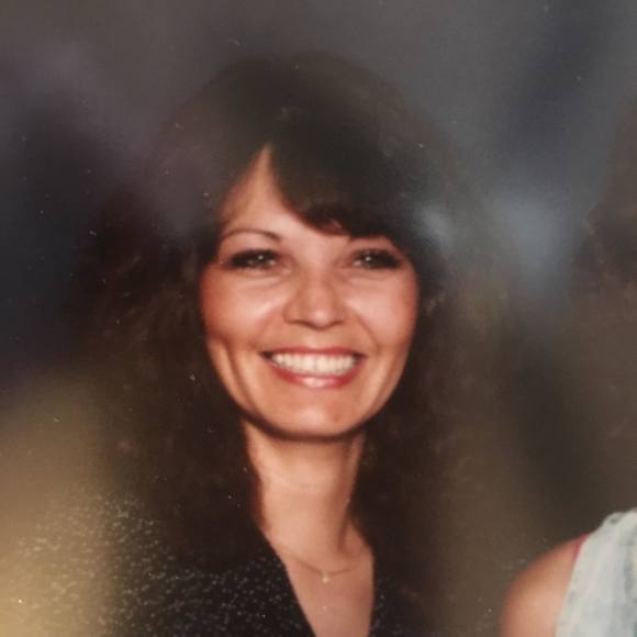 Dena Harmon - Poshmark Profile Picture of Dena Harmon (@deeharmon) on Poshmark