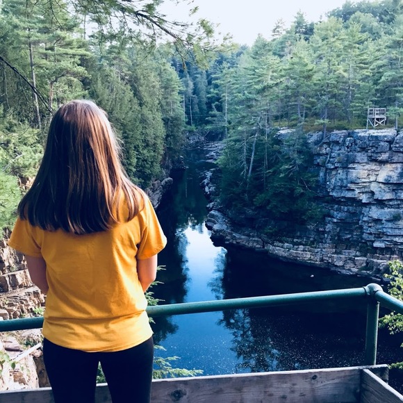 Profile Picture of Katelynn Miller (@katelynnmill945) on Poshmark