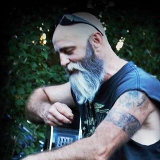 Profile Picture of Robert Louis (@robertlouismusic) on Facebook