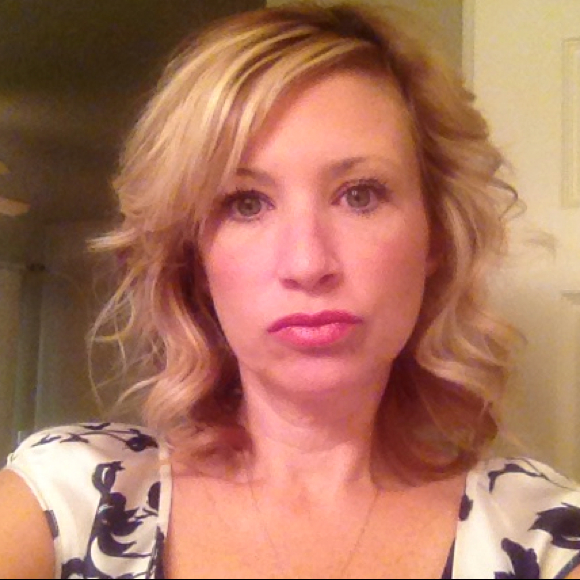 Profile Picture of Kim Perez (@kimmieperez) on Poshmark