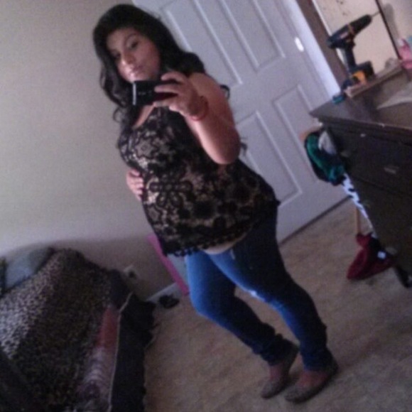 Profile Picture of Yolanda Hernandez (@yhernandez2197) on Poshmark