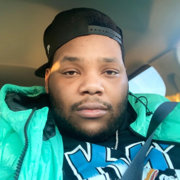 Profile Picture of Latarrus Crutcher (@kvicsgs) on Poshmark
