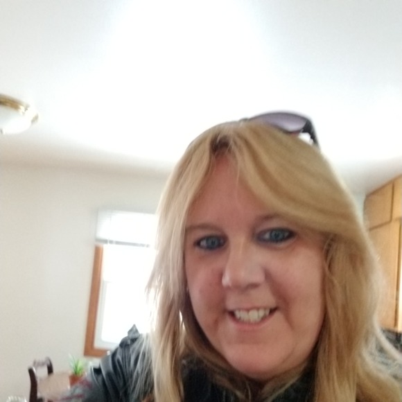 Profile Picture of Sharon Vanderwyst (@shar54401) on Poshmark