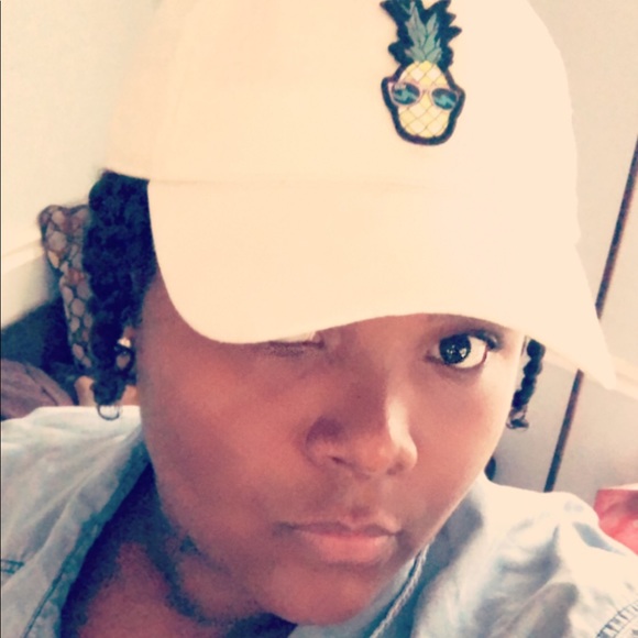 Profile Picture of Randia Dickerson (@rmd1992) on Poshmark