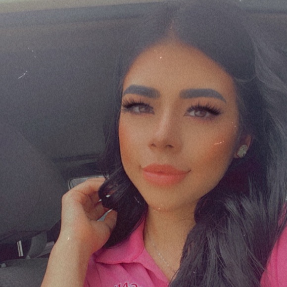 Profile Picture of Lorena Mena (@lorenamena250) on Poshmark