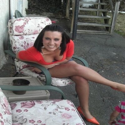 Profile Picture of Athena Tom (@athenatom) on Twitter