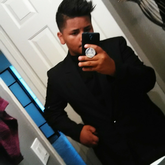 Profile Picture of Daniel Marlow (@lilguccidan345) on Poshmark