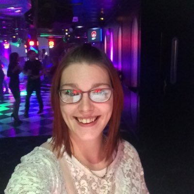 Profile Picture of Lorraine (@lollieluvs2sing) on Twitter