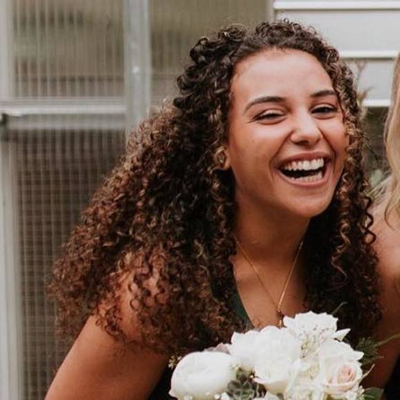 Profile Picture of Andrika Ayad (@andrikaa) on Poshmark