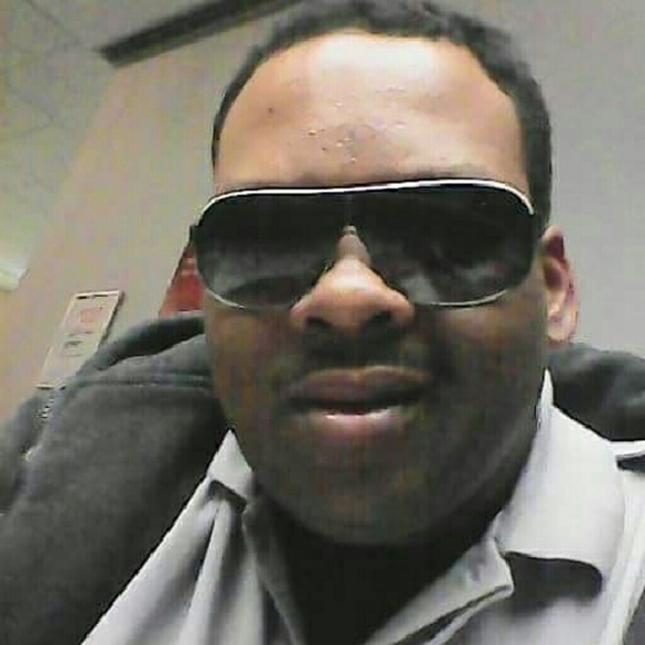 Profile Picture of Curtis Glenn (@curtis651) on Poshmark