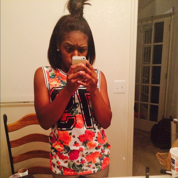 Profile Picture of Erika Wright (@erikahmonyelle) on Poshmark