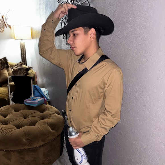 Profile Picture of Christipher Antelo (@christipherante) on Poshmark