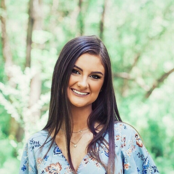 Profile Picture of Dani Thompson (@dani346) on Poshmark