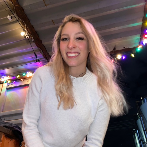 Profile Picture of Savannah Errett (@vanabama) on Poshmark