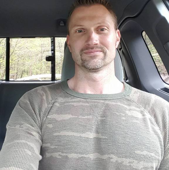 Profile Picture of Charles Kerns (@charleskerns) on Poshmark