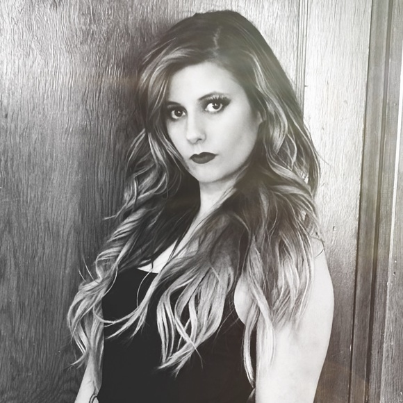 Profile Picture of Amanda Michaels (@amandamichaels9) on Poshmark