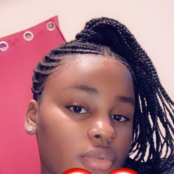 Profile Picture of Agenae Warren (@agenaewarren) on Poshmark