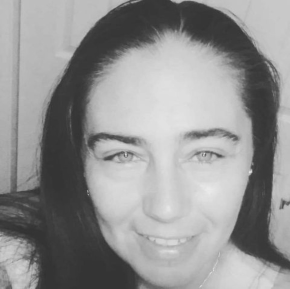 Michelle Hennrikus - Poshmark Profile Picture of Michelle Hennrikus (@m_hennrikus) on Poshmark