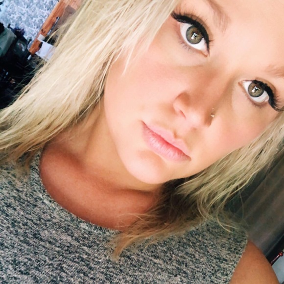 Tascha Tooley - Poshmark Profile Picture of Tascha Tooley (@taschat) on Poshmark