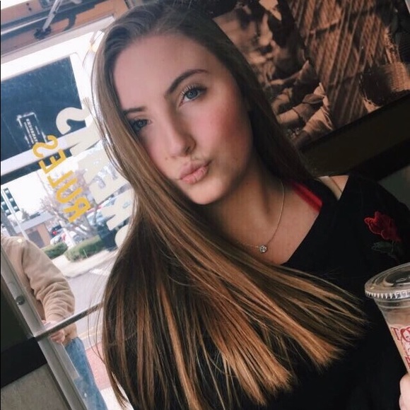 Profile Picture of Victoria Giacobbe (@torigiacobbe) on Poshmark