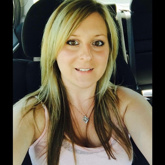 Profile Picture of Amanda Priester (@amanda3713) on Poshmark