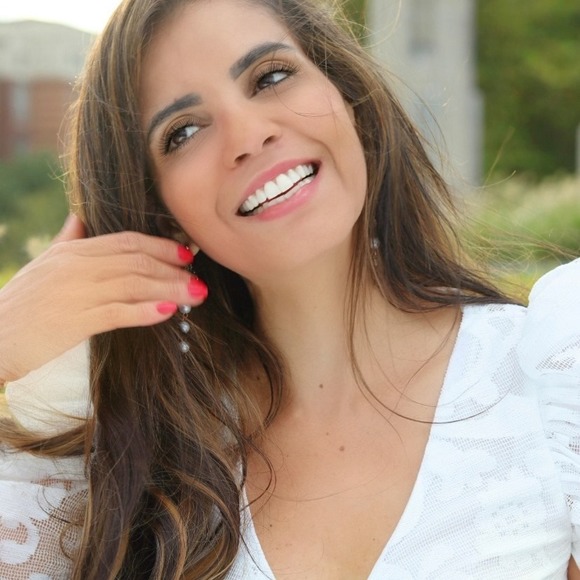 Profile Picture of Vania Bezerra (@vanianet) on Poshmark