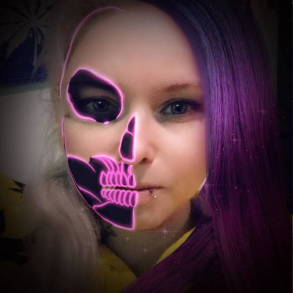 Profile Picture of Roxy Fox (@roxy_tattoo28) on Poshmark