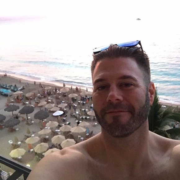 Profile Picture of Travis Hobbs (@thethobbs) on Poshmark