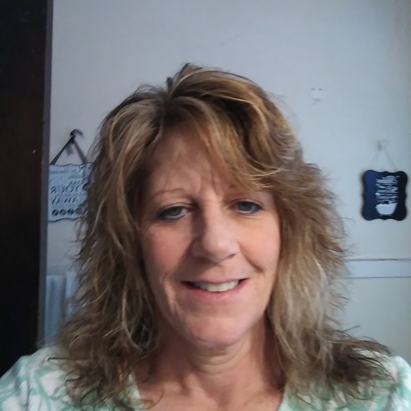 Profile Picture of Linda Price longacre (@lindalongacre8) on Poshmark