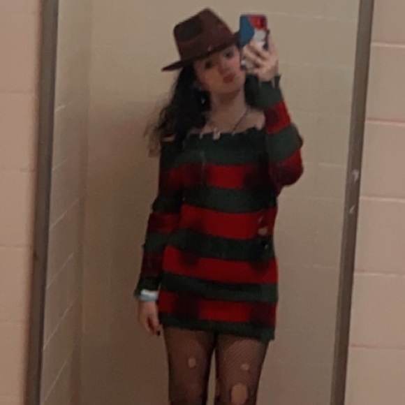 Profile Picture of Kay Weaver (@kayweaver226) on Poshmark