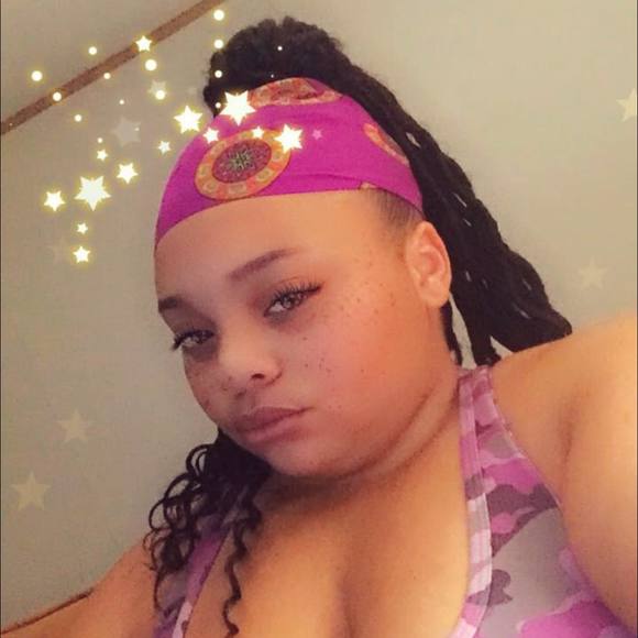 Profile Picture of Quera Worley (@tiaquera) on Poshmark