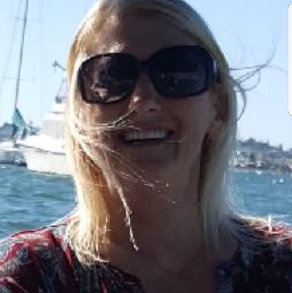 Profile Picture of Kim Andreasen (@pincutter) on Poshmark