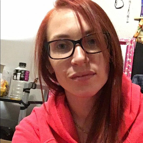 Profile Picture of Chasidy Leger (@akawendy20191) on Poshmark