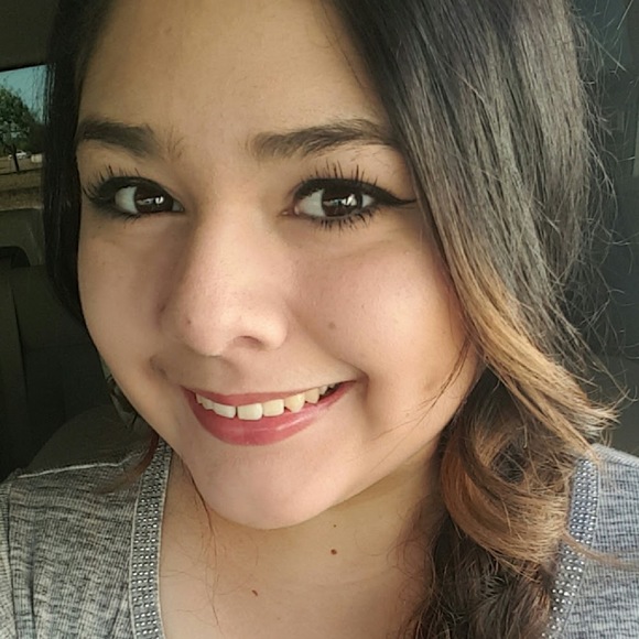 Profile Picture of Ana Cuellar (@ana_cuellar) on Poshmark