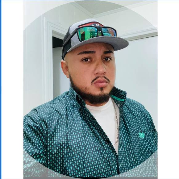 Profile Picture of Ivan Cadena (@ivancadena) on Poshmark