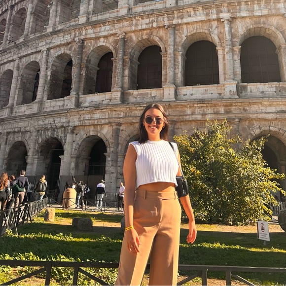 Profile Picture of Krystal Daniels (@krystaldani46) on Poshmark