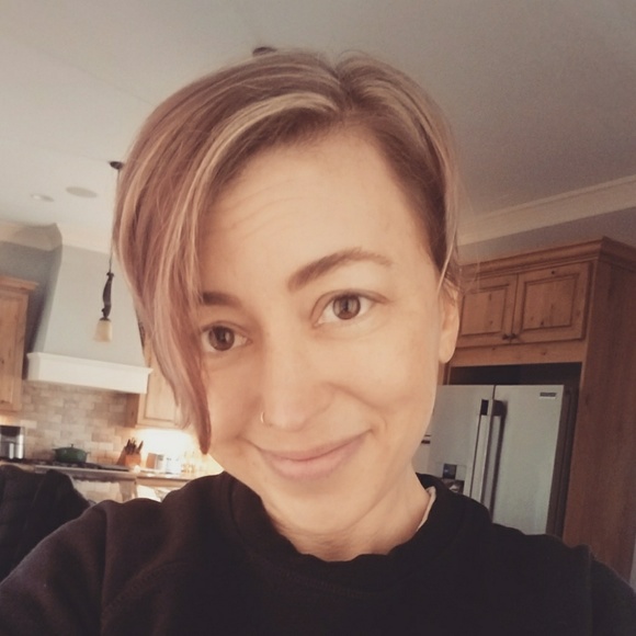 Profile Picture of Jennifer Margoles (@jmargoles) on Poshmark