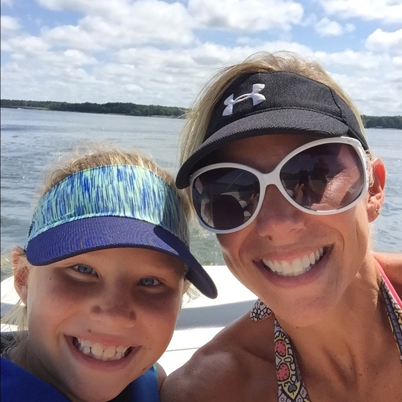 Profile Picture of Vanessa Fullop (@vanessaf7) on Poshmark