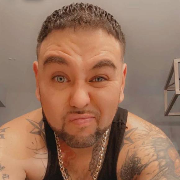 Profile Picture of Joshua Loya (@joshualoya) on Poshmark