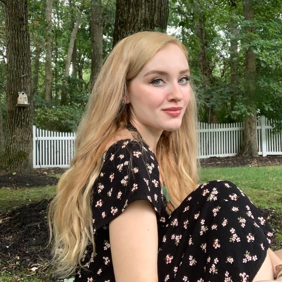 Profile Picture of Holly Berardo (@buddyb223) on Poshmark