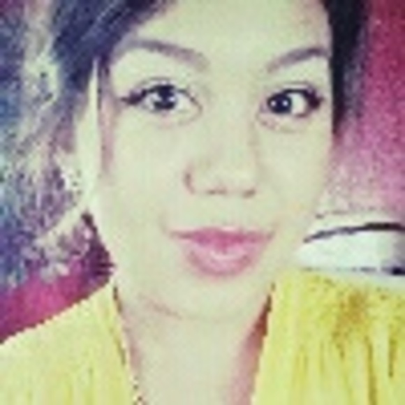 Profile Picture of Arely Berumen (@arely1011998) on Poshmark