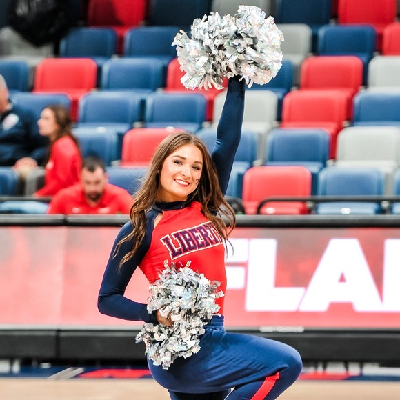 Profile Picture of Madison Repasky (@madisonrepasky) on Poshmark