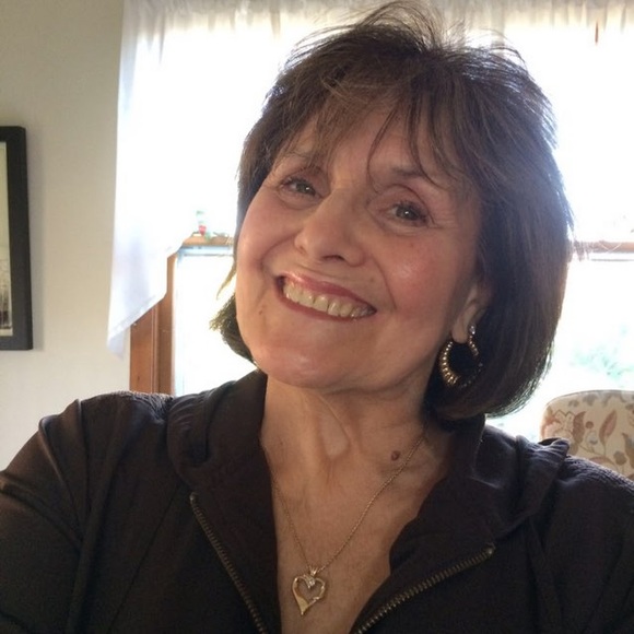 Profile Picture of Jacqueline b. Jagemann (@jac_jage17) on Poshmark