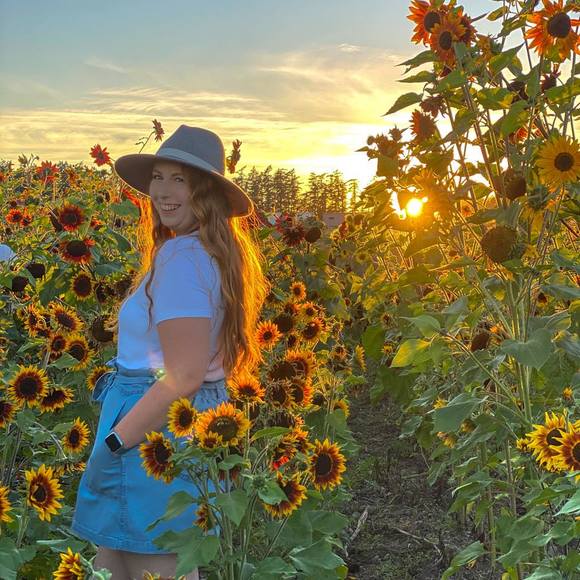 Profile Picture of Holly Colthorpe (@holly3444) on Poshmark