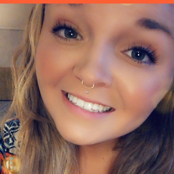 Profile Picture of Jenna Coffman (@jennacoffman) on Poshmark