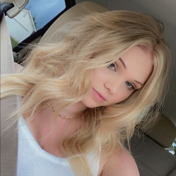 Profile Picture of Hannah Trautwein (@hannahtrautwein) on Poshmark