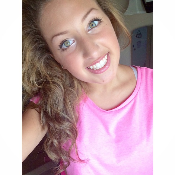 Profile Picture of Amanda Mariconda (@amandamichele29) on Poshmark