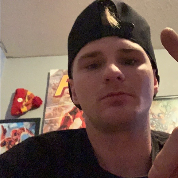 Profile Picture of Corey Hansen (@lunchbox100957) on Poshmark