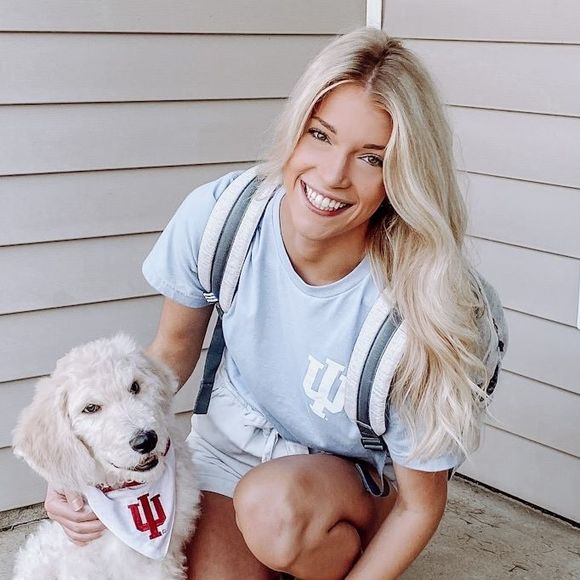 Profile Picture of Lucy Zook (@lucyzook) on Poshmark